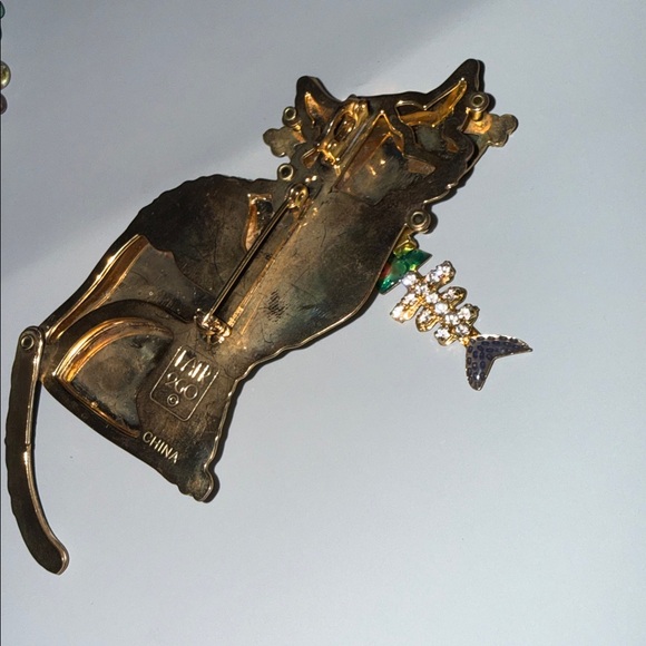 Chic Cat Brooch with Sunglasses - Picture 3 of 4